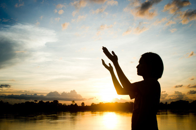 women-praying-hand-beautiful-sun (1)
